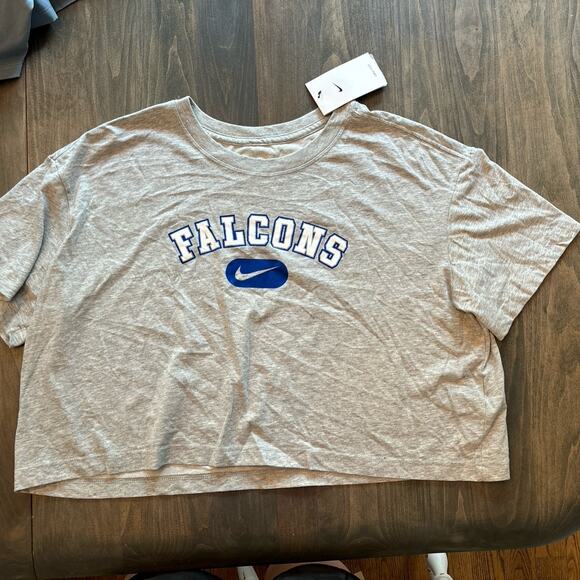 Nike women’s falcons crop top NWT size XL dri-fit‎ material - Picture 1 of 1